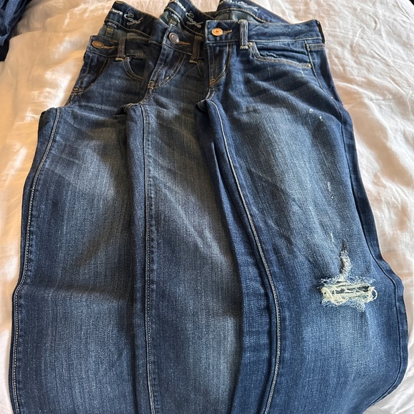 PACK OF 3 American Eagle Favorite Boyfriend Jeans, size 2 R - Picture 2 of 4
